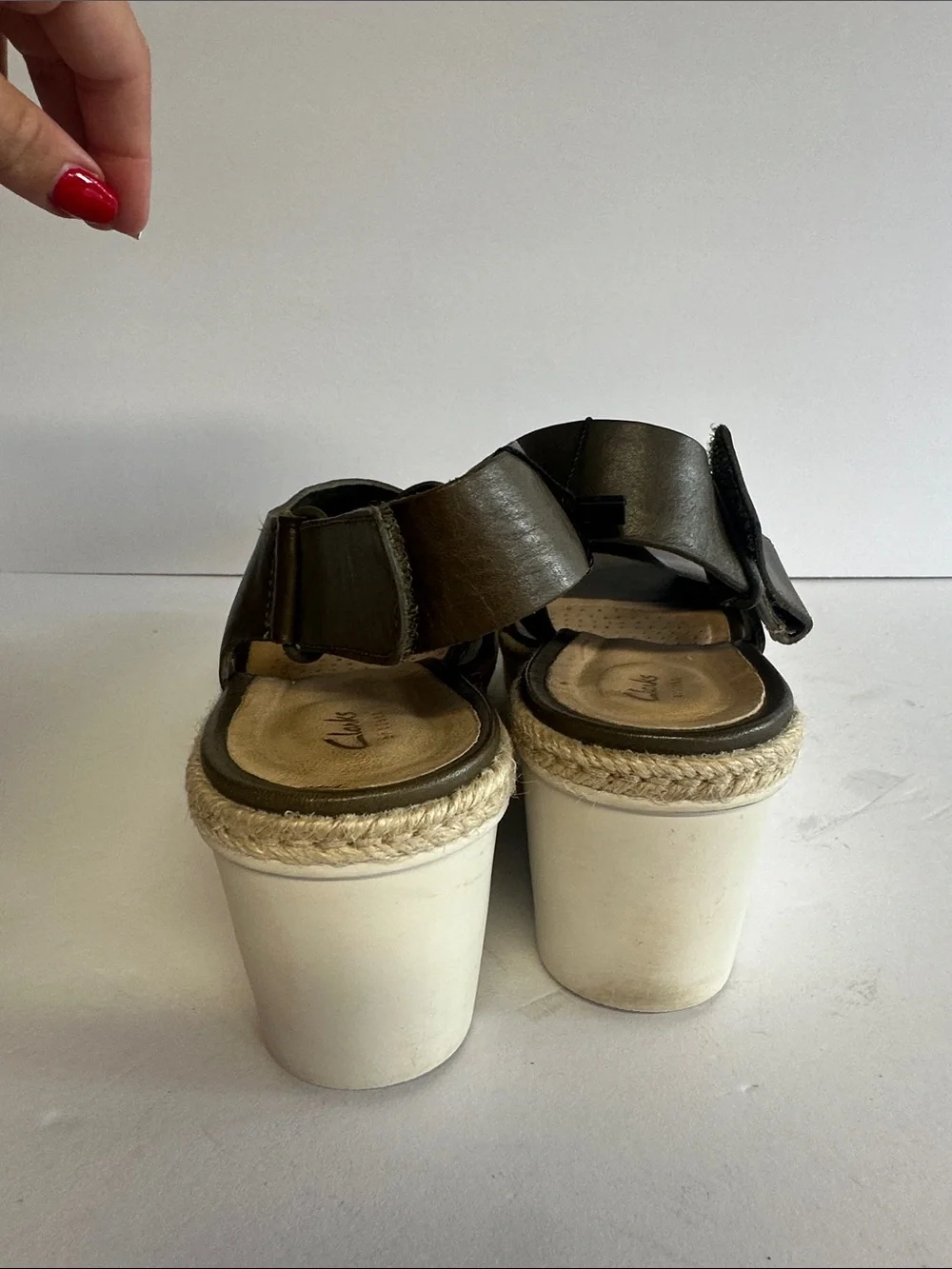 Clarks green women’s wedge sandals size 8.5